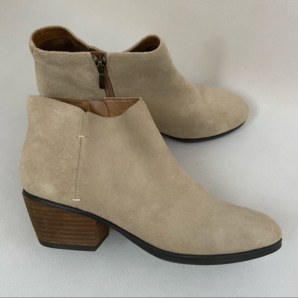 Clarks Ankle Zip Ecru/Light Color Heeled Boots - Picture 6 of 10